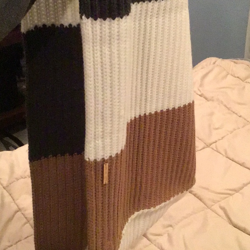 Scarf - Picture 3 of 4